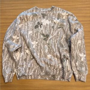 Abercrombie & Fitch Men's Gray Camouflage Crewneck Sweater